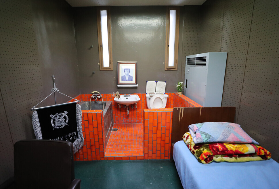 A room in the former anti-communist interrogation office in Seoul dedicated to Park Jong-chul, a university student who died while being tortured in 1987, is pictured. (Yonhap News)