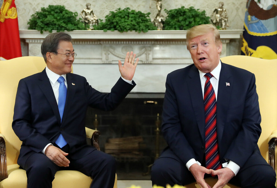 South Korean President Moon Jae-in and US President Donald Trump during their summit at the White House’s Oval Office on Apr. 11. (Blue House photo pool)