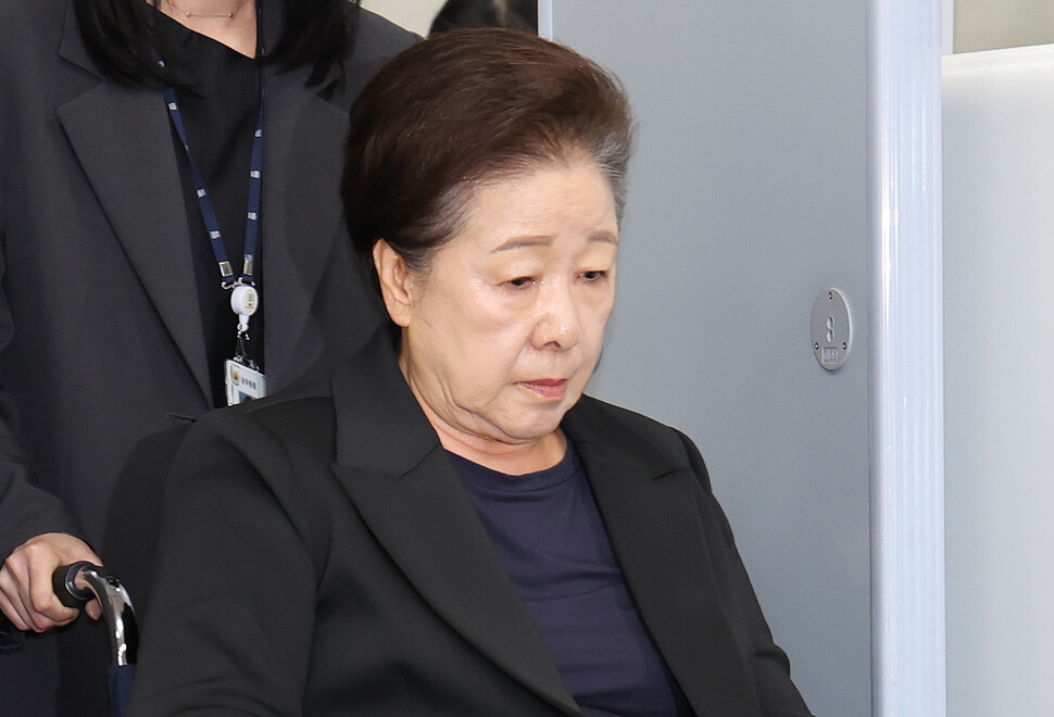 한학자 통일교 총재가 2025년 9월22일 서울중앙지법에서 구속 전 피의자 심문(영장실질심사)을 마친 뒤 법정을 나서고 있다. 연합뉴스