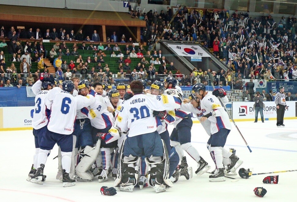 Korean ice hockey players celebrate victory over Ukraine in the first game of their Group A bracket during the International Ice Hockey Federation World Championships on Aug. 29.