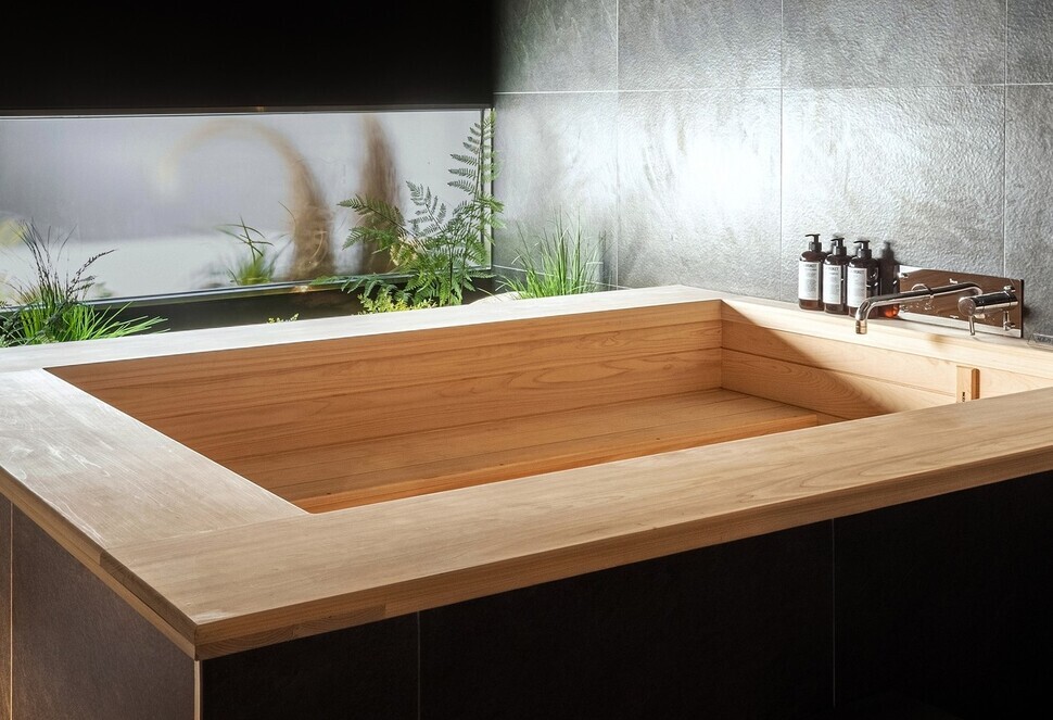 The cypress wood bath is a draw in the Huam Annex – Inus bathhouse. (courtesy of Huam Annex – Inus)