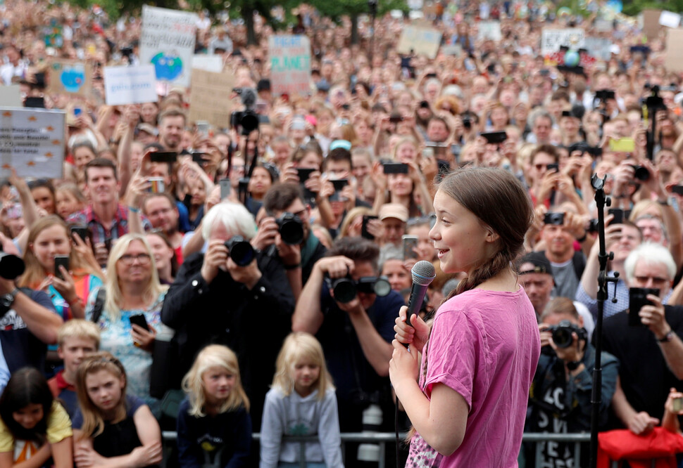 독일 제트(Z) 세대의 13%가 고기를 먹지 않는다. 2019년 스웨덴 환경운동가 그레타 툰베리가 독일 베를린에서 열린 ‘미래를 위한 금요일’ 시위에 참여했다. ‘미래를 위한 금요일’은 환경문제 해결을 요구하는 10대의 시위다. REUTERS 연합뉴스