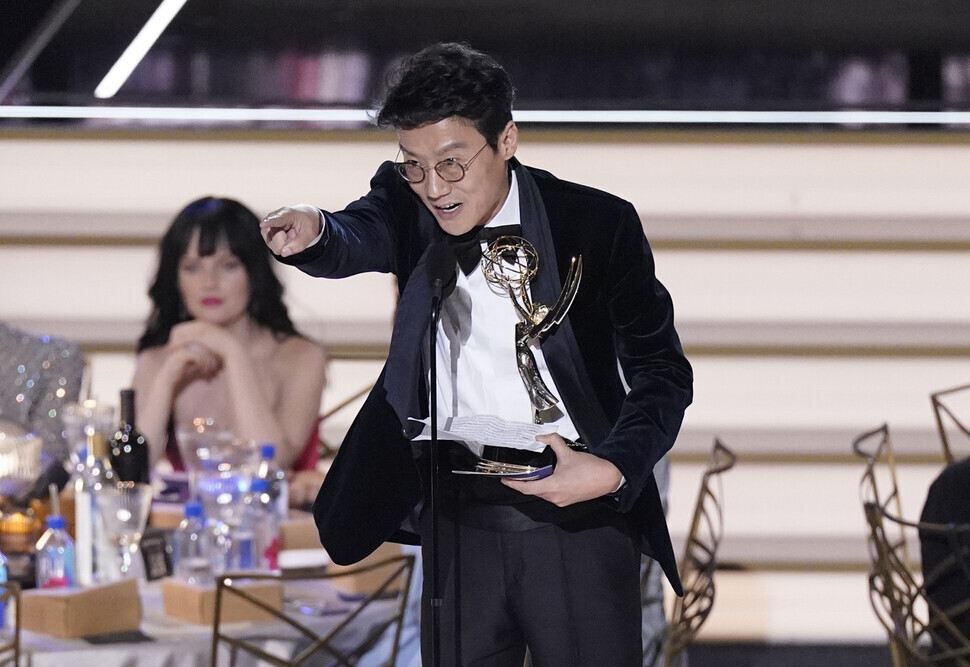 “Squid Game” creator and director Hwang Dong-hyuk points into the crowd as he gives his acceptance speech after winning Outstanding Directing and Writing For a Drama Series at the 74th Primetime Emmy Awards on Sept. 12 in Los Angeles’s Microsoft Theater. (AP/Yonhap)