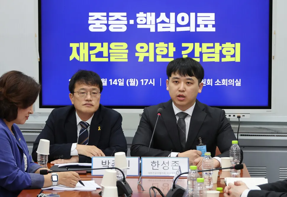 국회 찾은 전공의들 “수련 환경 개선·사법리스크 완화를…