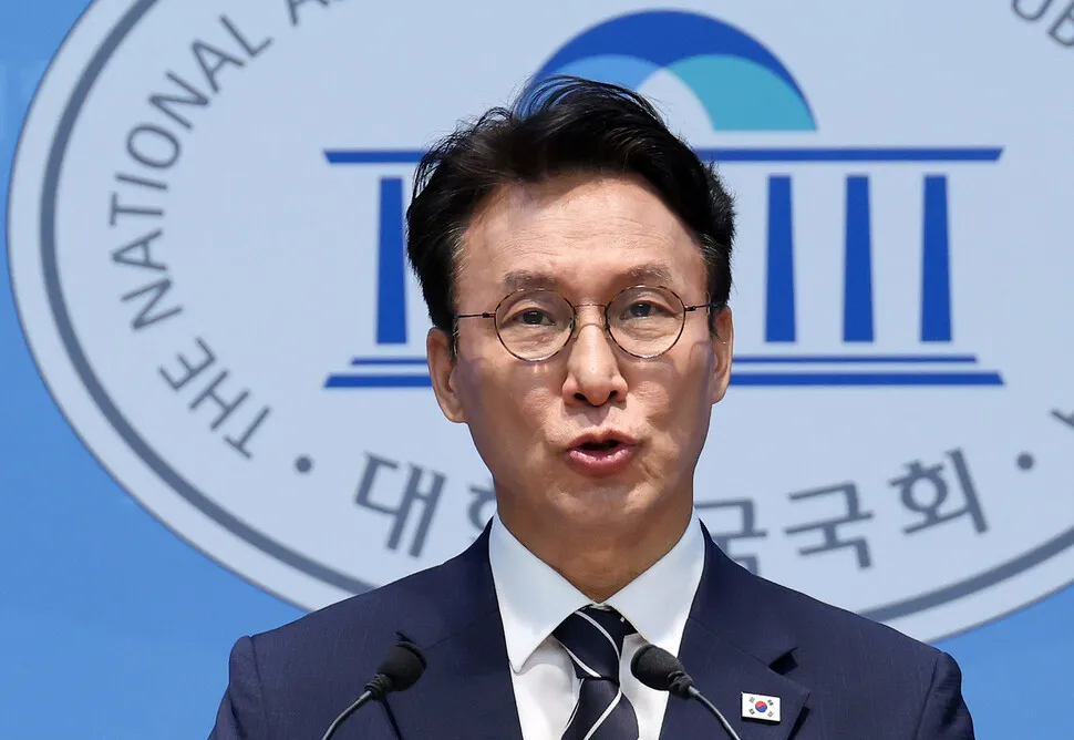 김민석, '계엄날 감기약' 이성윤 공세에 "국힘서 얘기하는 줄" - 뉴스 썸네일 이미지
