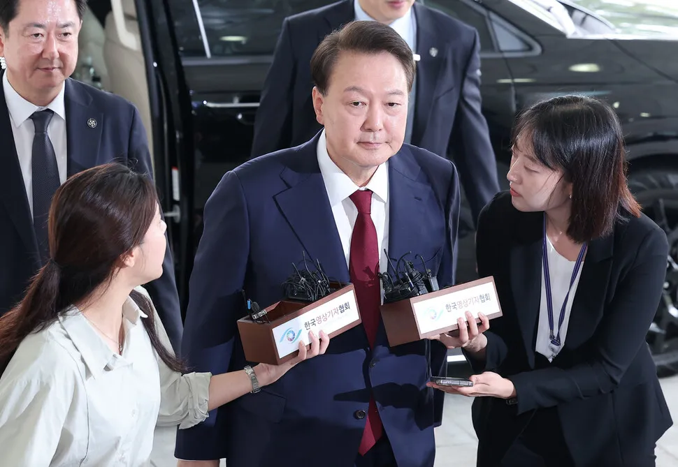 [속보] 내란 특검, 저녁 8시25분부터 윤석열 심야 …