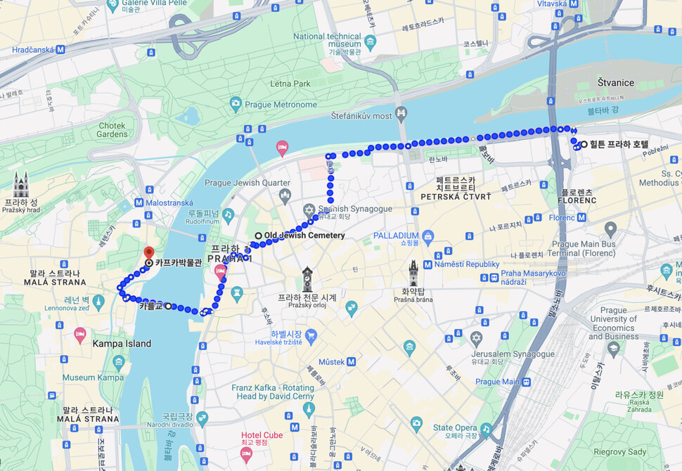 프라하 숙소에서 유대인묘지를 거쳐 카렐 다리를 지나 카프카기념관까지 달렸다. 신동호 제공