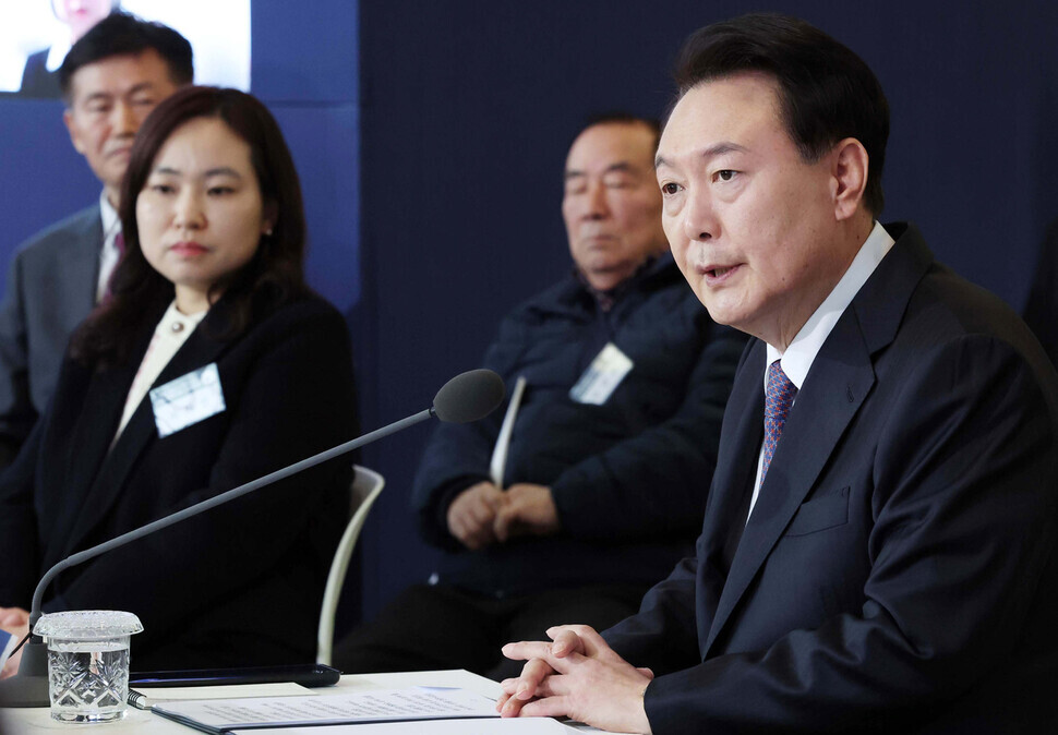 President Yoon Suk-yeol speaks at an event on Korean livelihoods put on by the Ministry of Economy and Finance at a human resources development office for MSEs in Yongin, Gyeonggi Province, on Jan. 4. (pool photo)