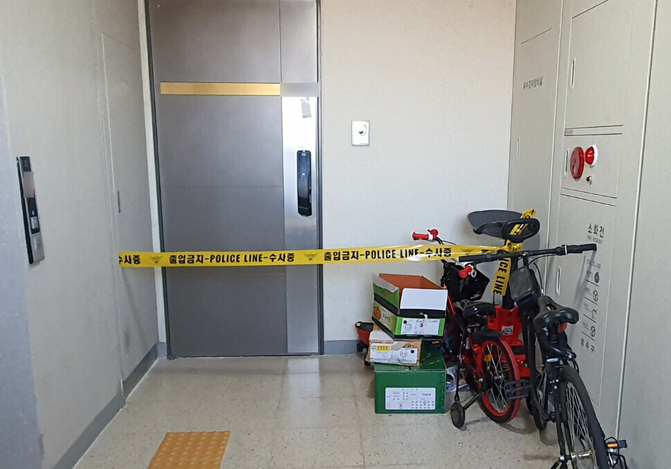Police tape blocks the entrance to an apartment in Yongin, Gyeonggi Province, where a 10-year-old girl was fatally mistreated while in the care of her aunt and uncle. (Yonhap News)