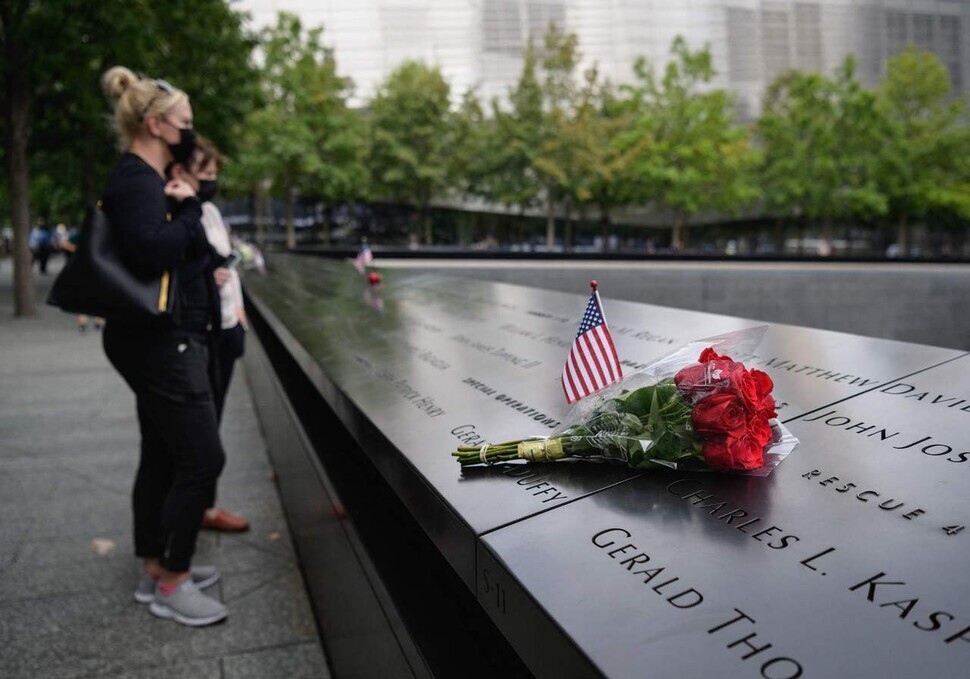 New Yorkers stand at the National 9/11 Memorial site on Wednesday. The memorial is located where the World Trade Center stood before being destroyed in the attacks of Sept. 11, 2001. (AFP/Yonhap News)