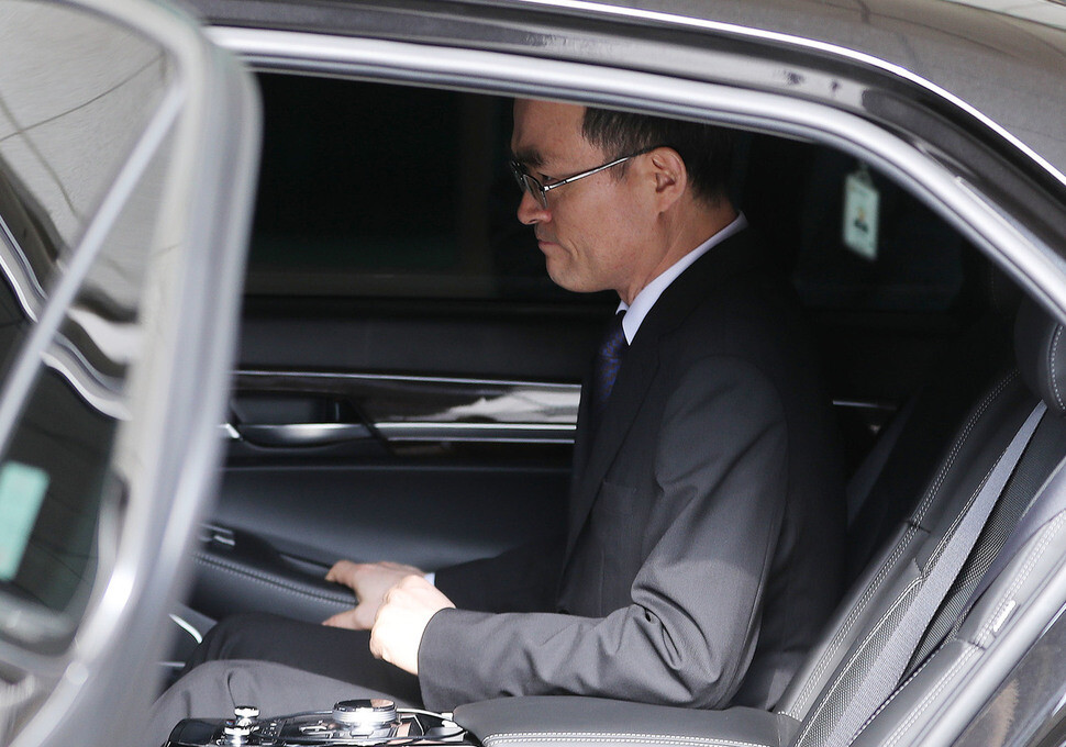 South Korean Prosecutor-General Moon Moo-il looks somber as he heads for lunch in his car outside of the Supreme Prosecutors’ Office in the Seocho district of Seoul on Jan. 30. (by Shin So-young