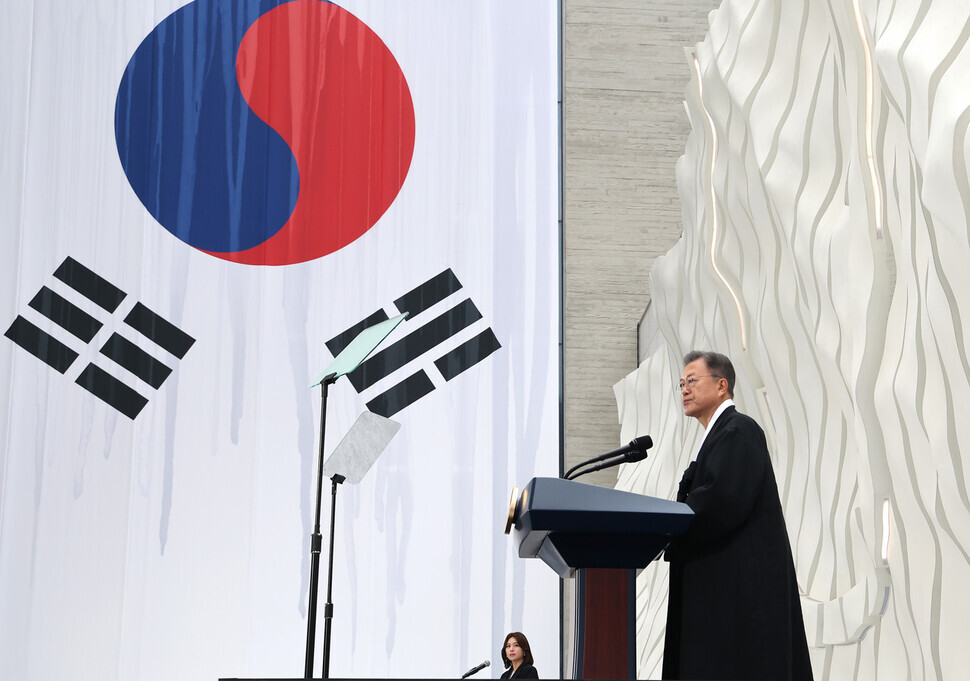 President Moon Jae-in delivers a speech marking the 103rd anniversary of the March 1 Independence Movement on March 1 at the National Memorial of the Korean Provisional Government in Seoul’s Seodaemun District. (Yonhap News)