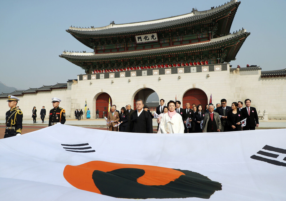 South Korean President Moon Jae-in and first lady Kim Jung-sook at a celebration of the centennial of the Mar. 1 Independence Movement in Gwanghwamun Square on Mar. 1. (provided by the Blue House)
