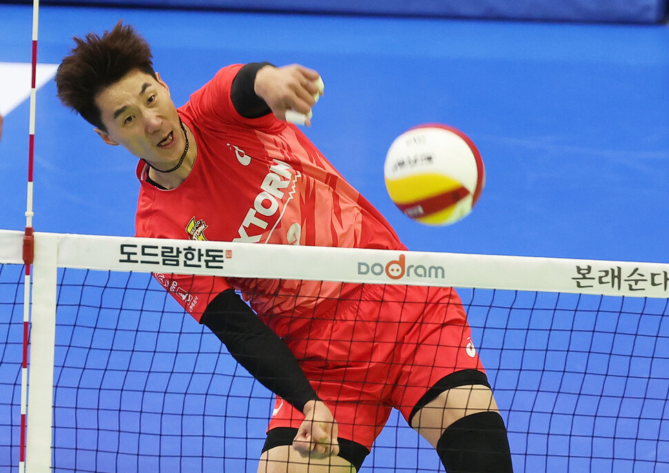 Park Chul -woo played in KEPCO. Korea Volleyball Federation provided