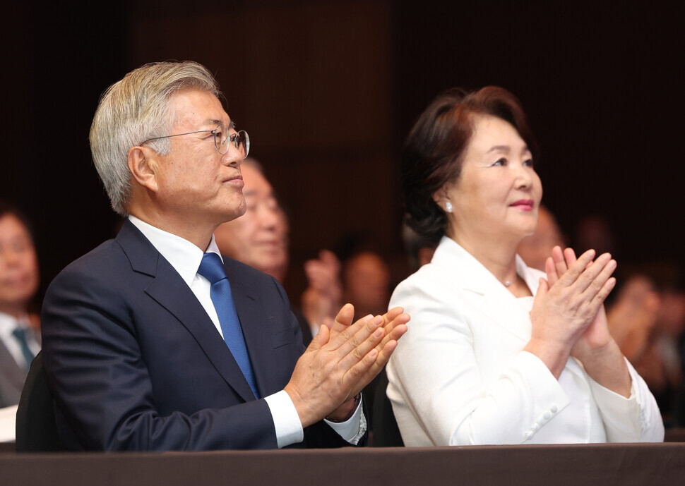 Former President Moon Jae-in and his wife, Kim Jung-sook, take part in an event marking the fifth anniversary of the signing of the Pyongyang Joint Declaration of September 2018 held at the 63 Building in Seoul’s Yeongdeungpo District on Sept. 19. (pool photo)