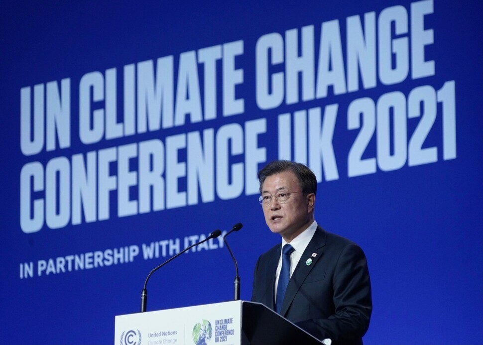 President Moon Jae-in delivers a keynote address at the COP26 climate summit on Monday in Glasgow, Scotland. (Yonhap News)