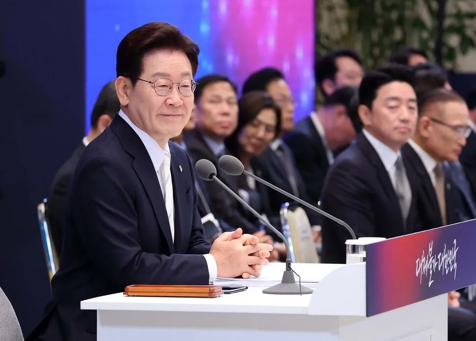 [속보] 이 대통령, 18일 기자회견…개헌·파병 입장 밝힐 듯