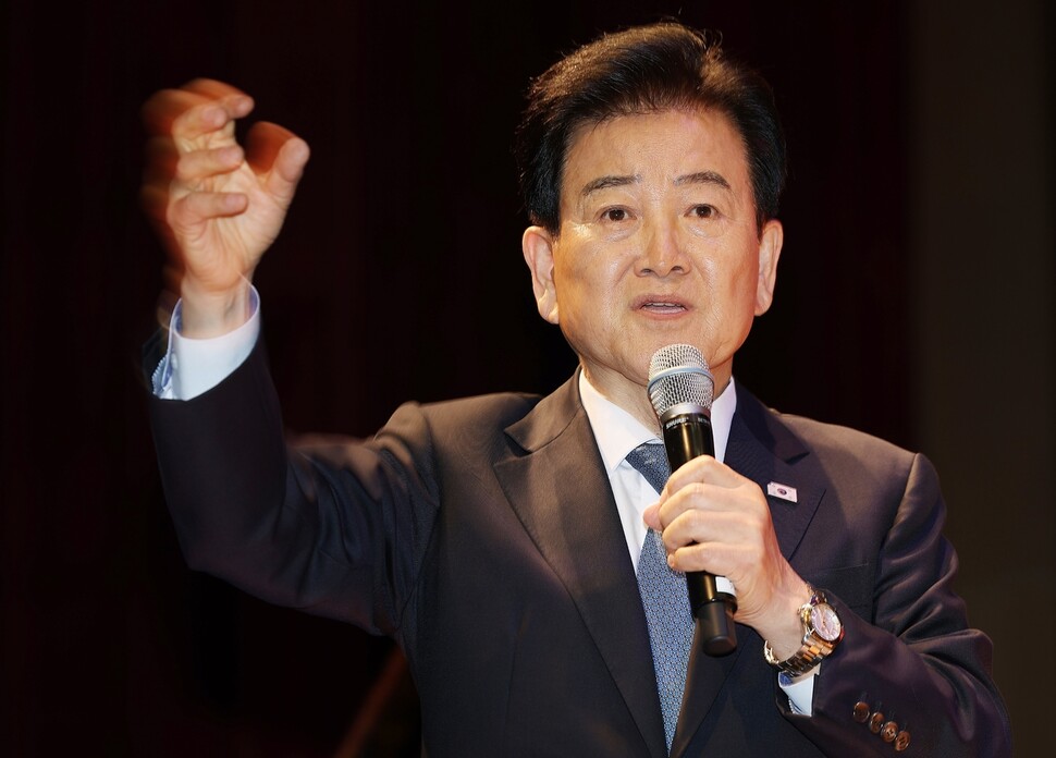 정동영 통일부 장관이 지난 20일 서울 마포구 극동방송에서 열린 극동방송 창사 70주년 기념 전국 목회자 세미나 강연에서 발언하고 있다. 연합뉴스
