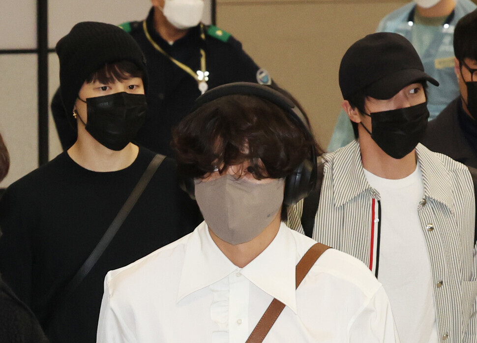 Members of BTS arrive at Incheon International Airport on April 19 following their performances in Las Vegas, US. (Yonhap News)