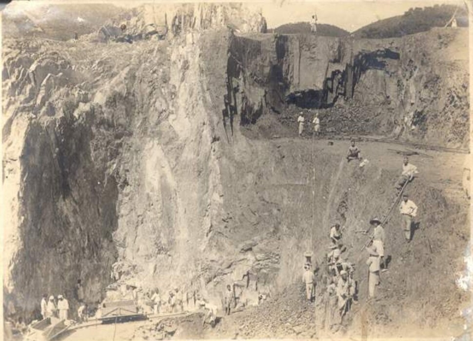 忠清南道洪城にある光清アスベスト鉱山の出現は1940年頃。市民健康センターによる
