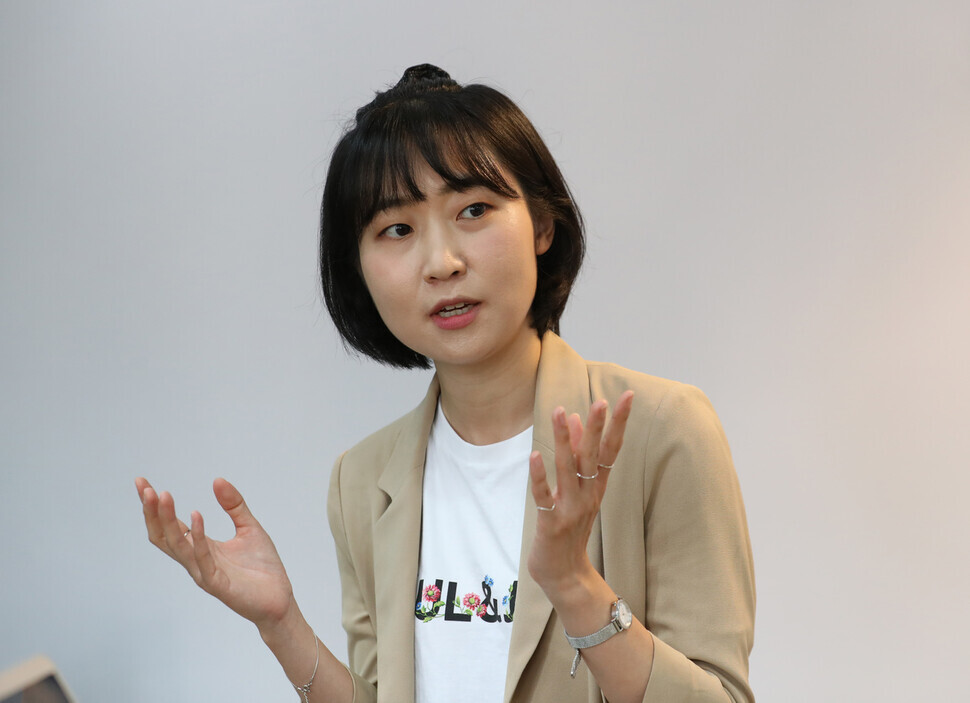 Hankyoreh staff reporter Oh Yeon-seo, who is featured in the documentary “Cyber Hell” (Kang Chang-kwang/The Hankyoreh)
