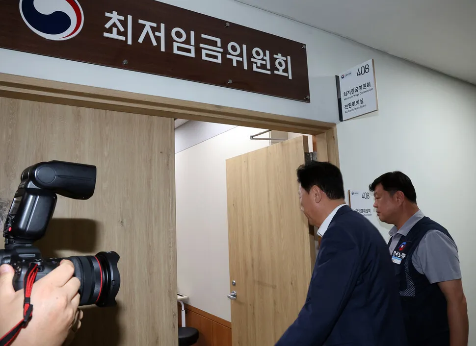[속보] 2026년 최저시급 1만320원…2.9% 인상