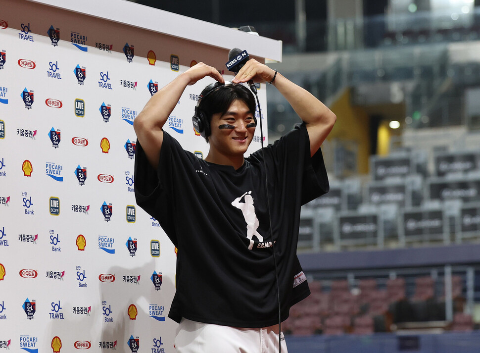 [영상] Kim Do-young, a pessoa mais jovem a rebater 30 home runs e 30 bases roubadas… Yang Hyun-jung e Kyu cantaram no vestiário.