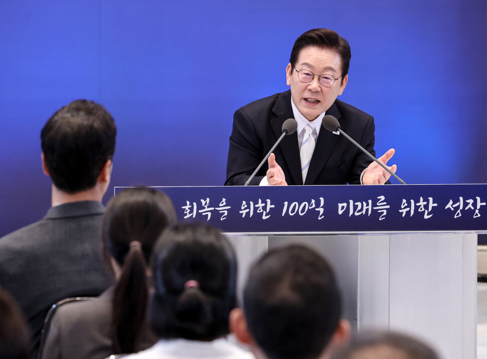 이재명 대통령이 취임 100일째가 되는 2025년 9월11일 오전 서울 청와대 영빈관에서 ‘회복을 위한 100일, 미래를 위한 성장'이라는 슬로건을 걸고 기자회견을 열었다. 대통령실사진기자단