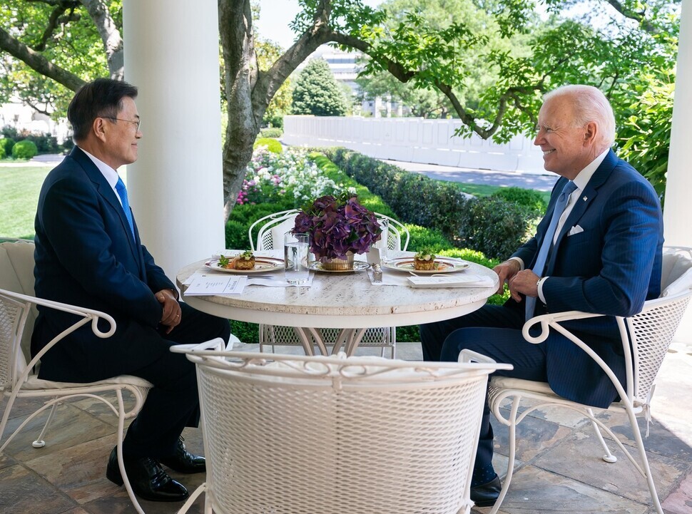 Former President Moon Jae-in lunches with President Joe Biden on May 21, 2021, at the White House. (provided by the Blue House)