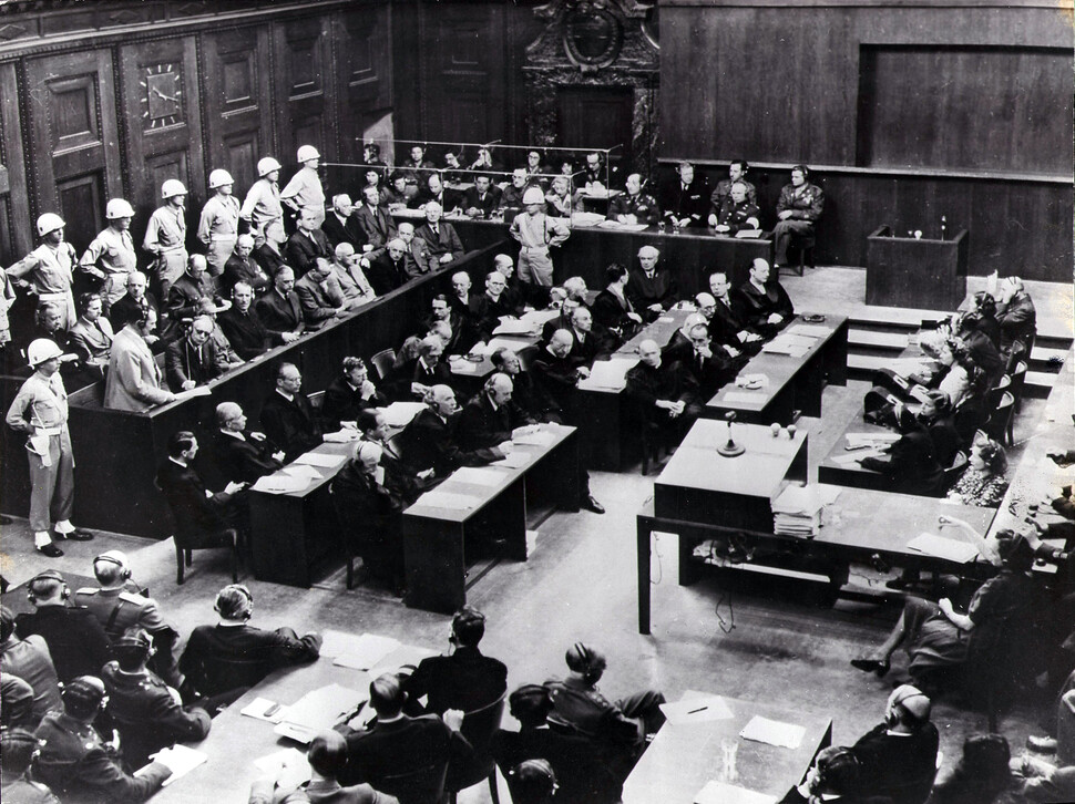 제2차 세계대전이 연합국 승리로 끝난 뒤 1945년 11월부터 1946년 10월까지 독일 뉘른베르크에서 열린 국제 전범 군사재판에서 심리가 진행되고 있다. dpa AP 연합뉴스