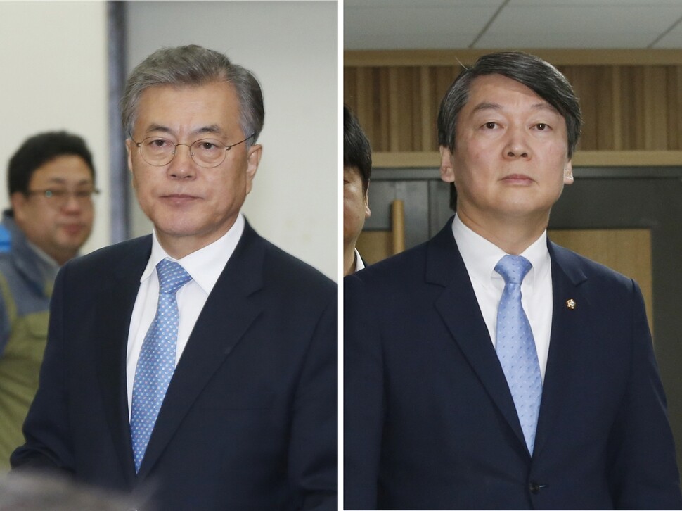 Minjoo Party candidate Moon Jae-in (left) and People’s Party candidate Ahn Cheol-soo