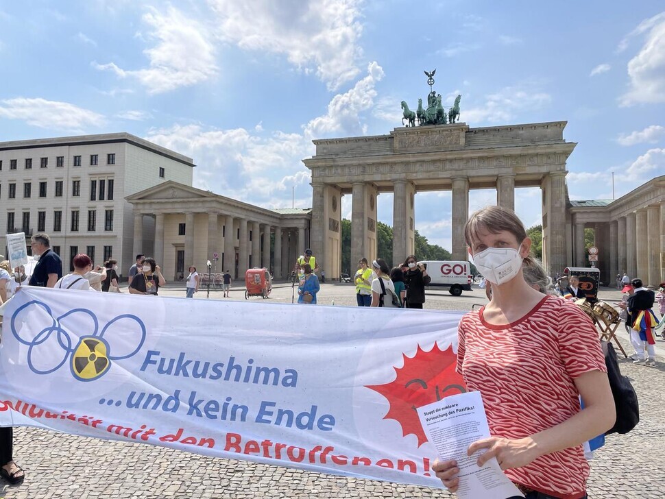 A member of the International Physicians for the Prevention of Nuclear War Germany poses for a photo during the organization’s protest in Berlin to condemn the Japanese government’s decision to release radioactive water from the Fukushima Daiichi Nuclear Power Plant. (Yonhap News)
