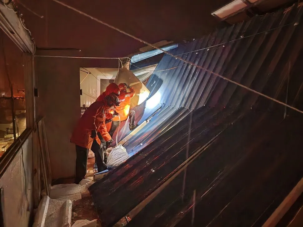 Firefighters in Busanjin District, Busan, take safety measures after a roof of a building collapsed due to Typhoon Hinnamnor, which hit the coastal city on the morning of Sept. 6. (courtesy Busan Fire and Disaster Headquarters)