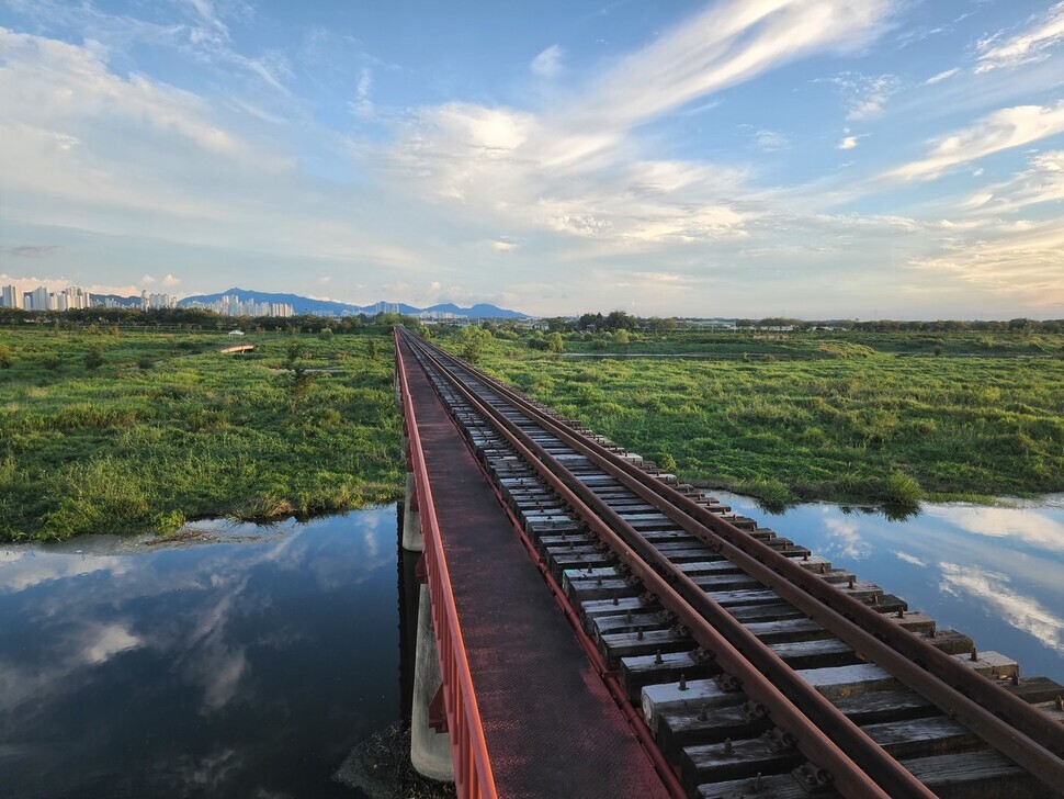 The Mangyeong River railway was built during Japanese colonization.