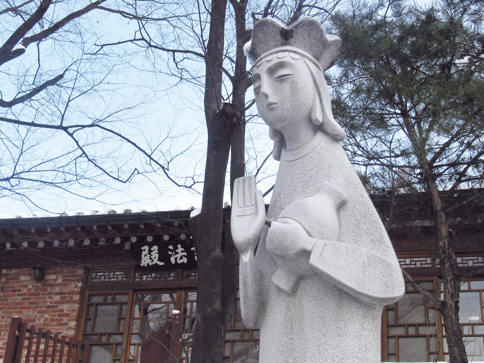 이른바 ‘마리아 관음상’으로 불리는 서울 성북구 길상사의 관세음보살상. <한겨레> 자료사진