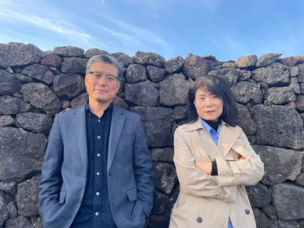Heo Ho-joon and Heo Young-sun pose for photo at the Jeju 4&middot;3 Peace Park. (Lee You-jin/Hankyoreh)