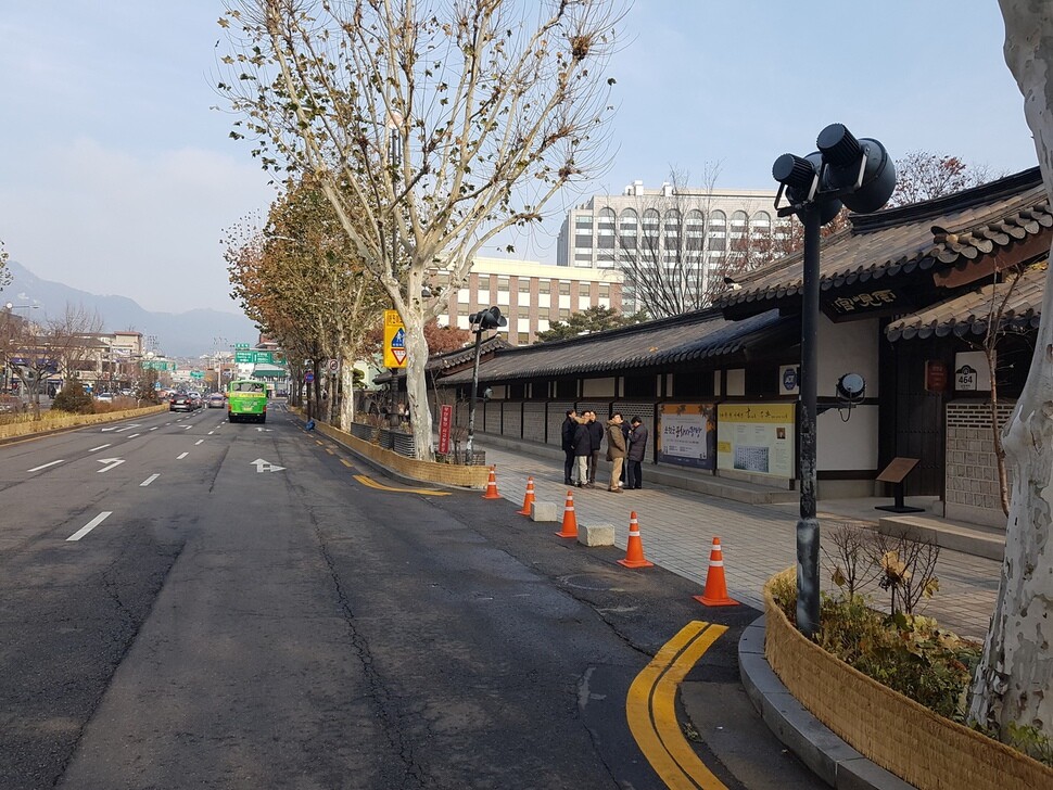The road next to Unhyeon Palace as it currently appears. (provided by Seoul City)