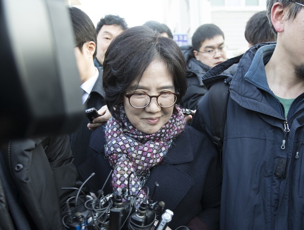 Sejong University professor Park Yu-ha smiles after being acquitted of defamation at Seoul Dongbu District Court on Jan. 25. (Yonhap News)