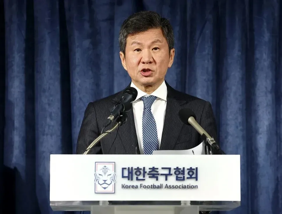 정몽규, 축구협회 이사회 속여 ‘홍명보 감독 선임’ 혐의 검찰 송치