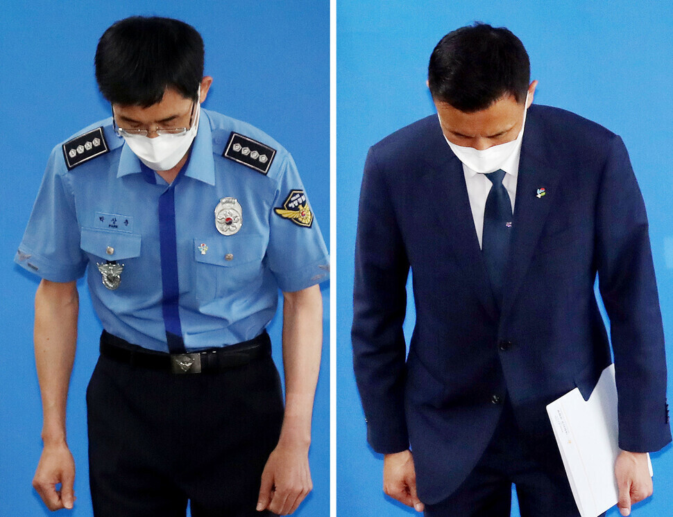 Park Sang-chun (left), head of the Incheon Coast Guard, and Yun Hyeong-jin, head of the policy planning division of the Ministry of National Defense, bow to reporters after a briefing on June 16 related to the findings of an investigation into the death of a South Korean government official. (Yonhap News)