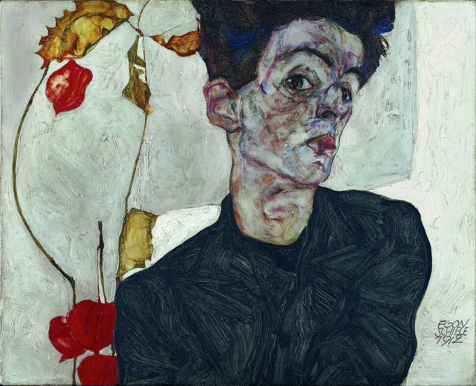 1998년 ‘워싱턴 회의’의 직접 계기가 되었던 에곤 실레의 그림 ‘발리의 초상’과 쌍을 이루는 디프티카 작품 ‘꽈리 열매가 있는 자화상’, 1912, 레오폴트미술관 소장. 역사비평사 제공