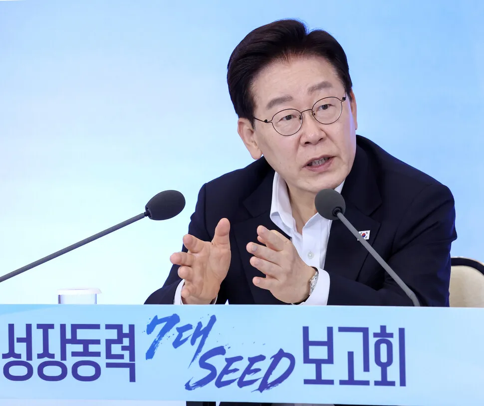 National Assembly Speaker Woo Won-shik Also Joined the Rounds, Which Were Intended to Encourage Current and Former Assembly Leadership