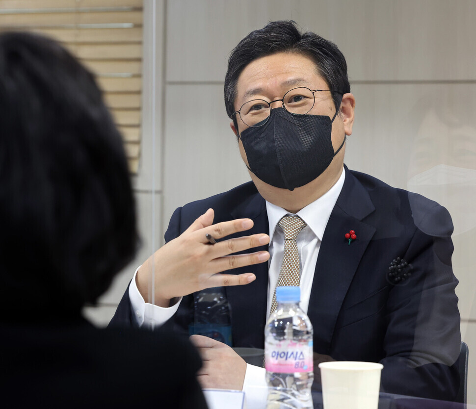 Hwang Hee, South Korea's minister of culture, sports and tourism, takes part in a roundtable at the offices of the ministry’s Copyright Bureau in Seoul’s Yongsan District on Tuesday. (provided by the MCST)