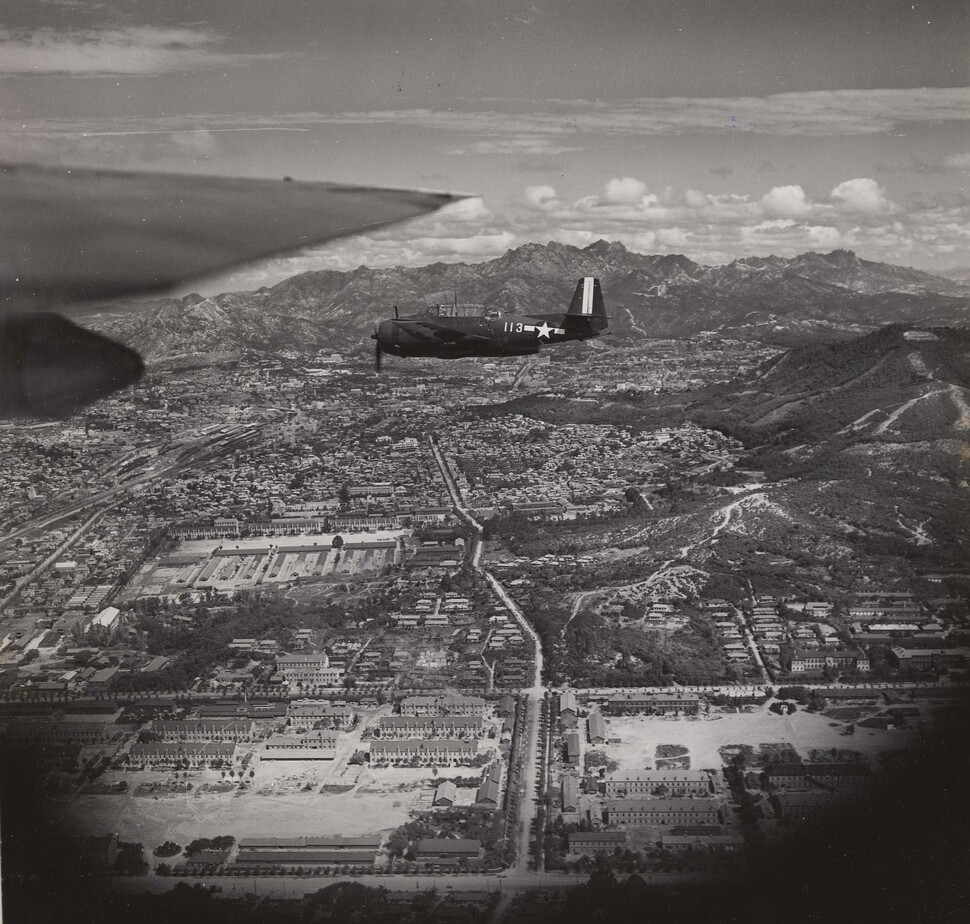 1945년 9월4일 미군이 한국에 상륙하기 전 미 해군의 정찰기가 서울 하늘에서 용산기지 북쪽 모습을 사진으로 찍었다. 김천수 제공