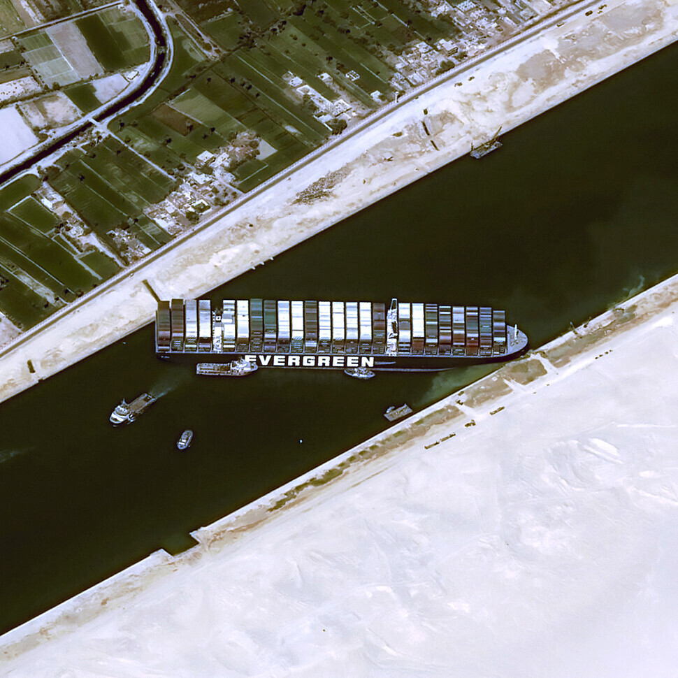 This satellite image taken on Thursday by the French National Centre for Space Studies shows the stranded container ship Ever Given after it ran aground in the Suez Canal, Egypt. (Yonhap News)