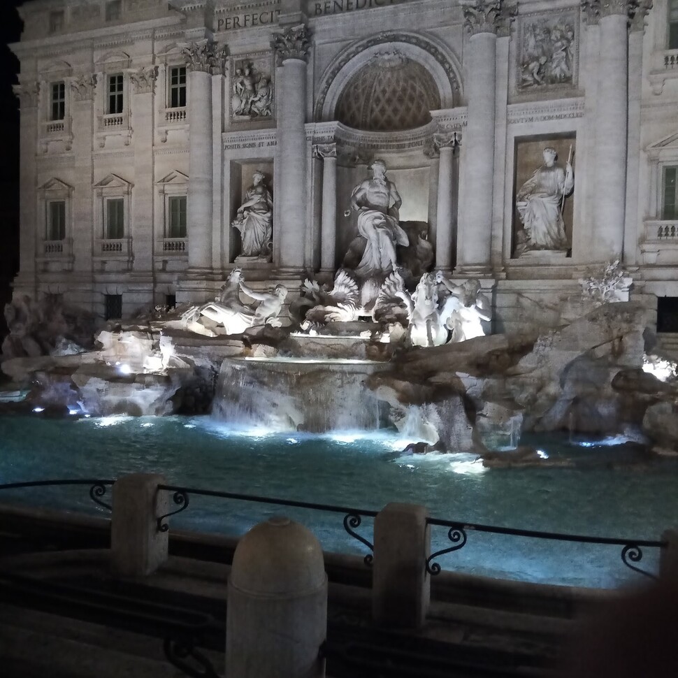 로마, 새벽의 트레비분수. 신동호 제공