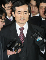 シン・ヨンチョル最高裁判事 “辞退意志全くない”