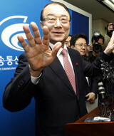 寝ても覚めても‘放送掌握’公共性は‘完全無視’