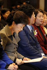 ハンナラ 2連打されてノックダウン…‘朴槿恵 非常対策委’危機? 機会?