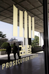 [検察 深層リポート] 聖骨貴族検事様vsサラリーマン検事氏